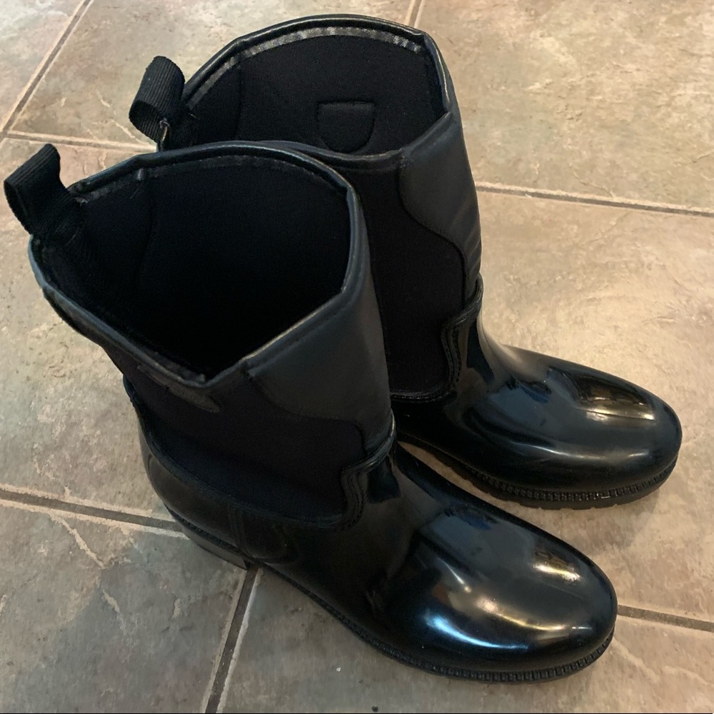 Boots - Picture 2 of 3